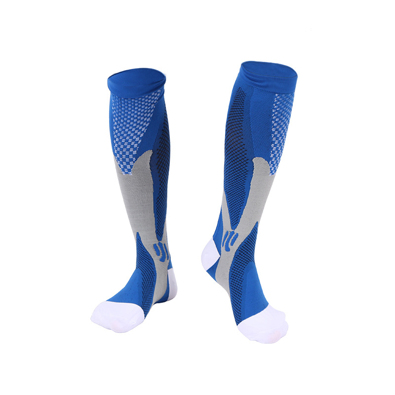 Tieberg™️ Tieberg™ - Akupressur Kompressionsstrümpfe: Kniestrümpfe in Blau, Grau und Weiß mit strukturiertem Muster, verstärktem Zehen- und Fersenbereich, hergestellt aus Lycra-Gewebe für Dehnbarkeit und Komfort, abgebildet auf weißem Hintergrund.