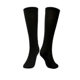 Ein Paar Tieberg™️ OrthoSocks Kniestrümpfe in schlichtem Schwarz, die die Durchblutung verbessern und Schmerzen lindern sollen, auf weißem Hintergrund.